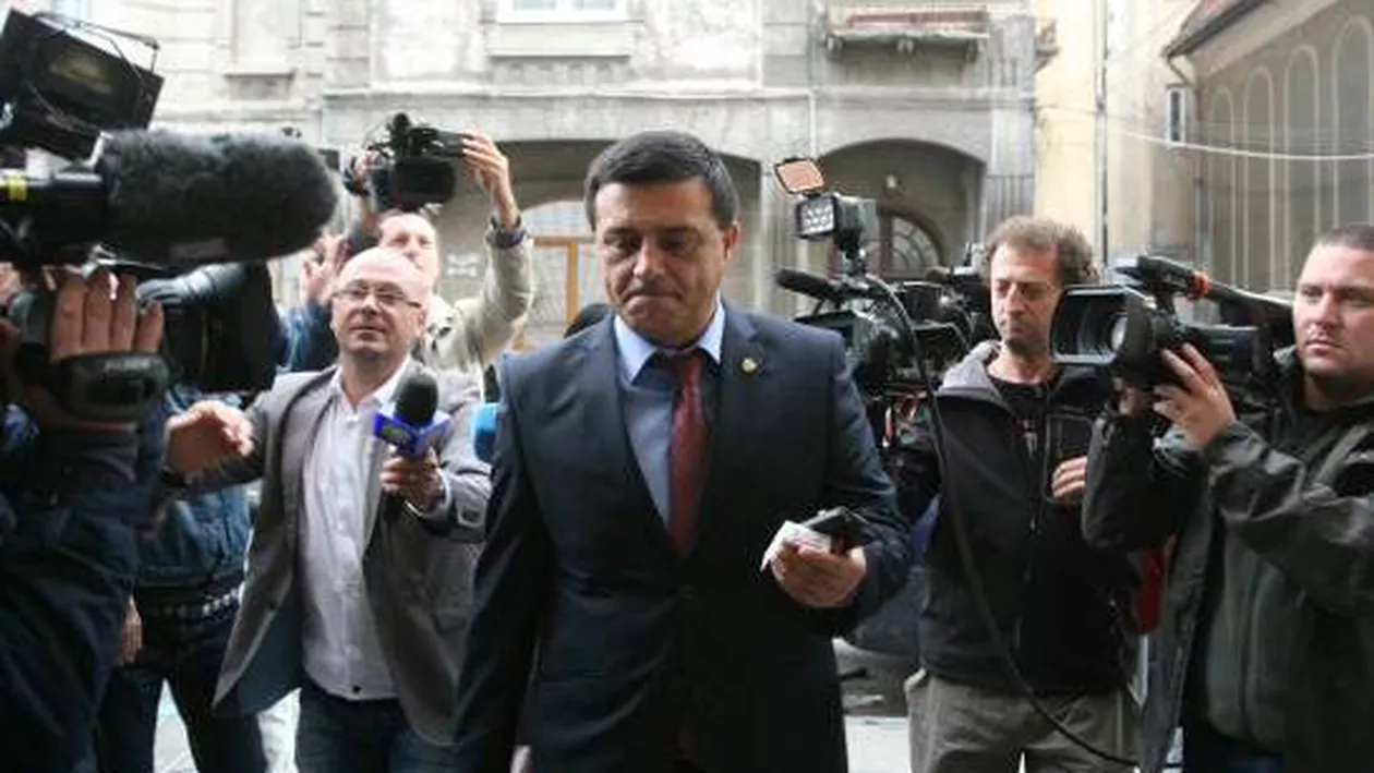 27 de persoane reținute în dosarul de evaziune fiscală de 50 de milioane de euro: Printre aceștia, procurorul Angela Nicolae și fiul ei
