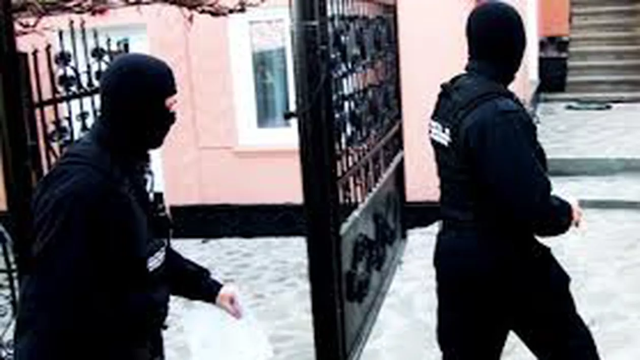 Cinci persoane au fost ridicate dintr-un salon de masaj erotic din Bucureşti