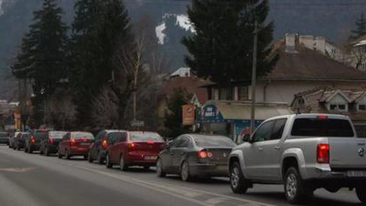 Traficul de pe DN 1, dinspre Braşov către Valea Prahovei, deviat din cauza aglomeraţiei