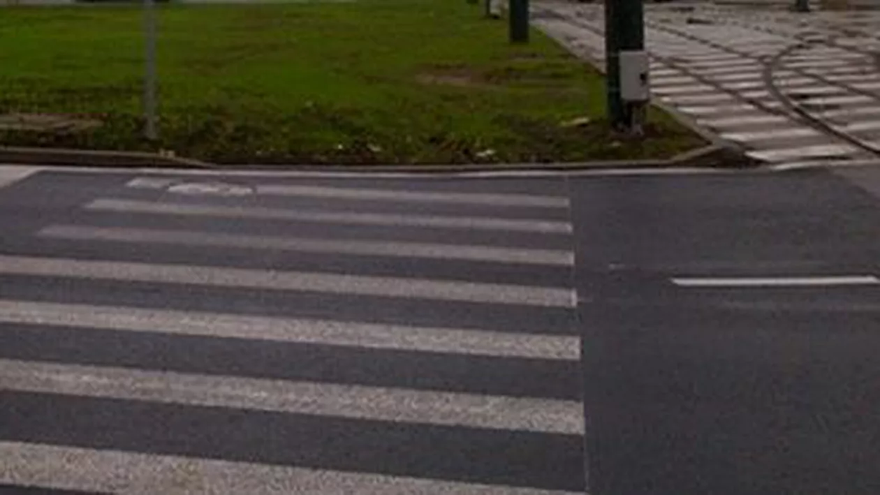 Trecere de pietoni, fără alee în Timișoara: Zebra dă direct într-un scuar de iarbă