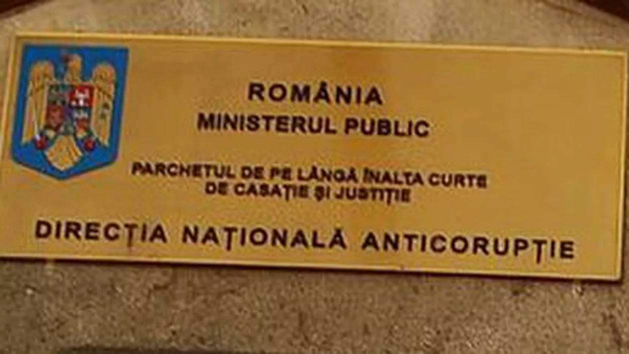 Legea de aprobare a OUG privind scoaterea din competența DNA a cercetării abuzurilor cu prejudiciu sub 1 milion euro, promulgată de Băsescu