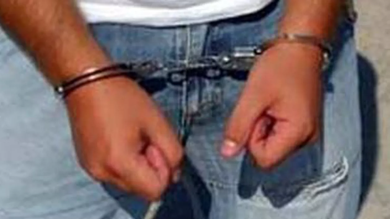 Hunedoara: Doi tineri gălățeni au fost reținuți după ce ar fi înşelat o femeie cu peste 18.000 de lei