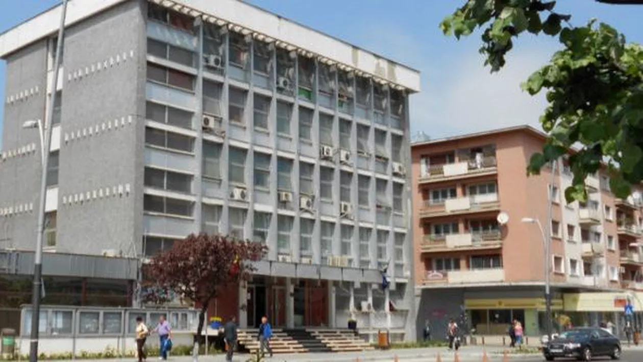 Fostul şef al Serviciului Cadastru din Primăria Bacău, trimis în judecată pentru luare de mită