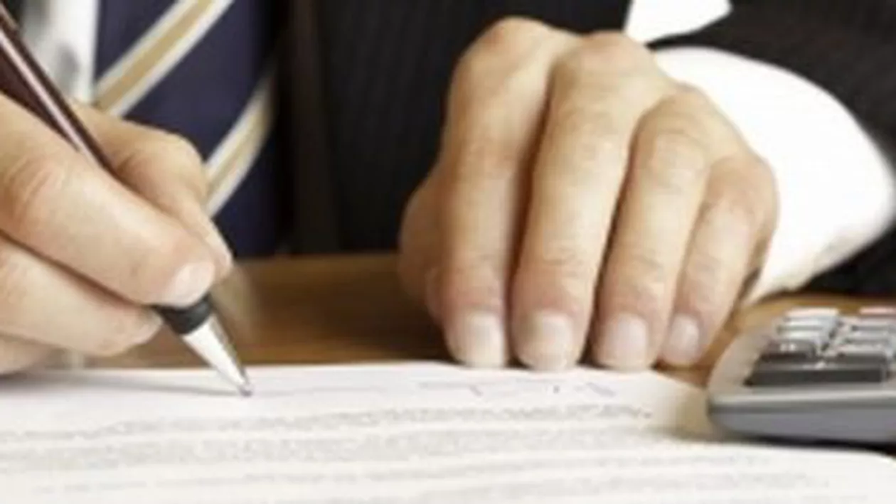 Bănci sancționate de CNCD pentru că au refuzat să acorde credit unei persoane cu dizabilități