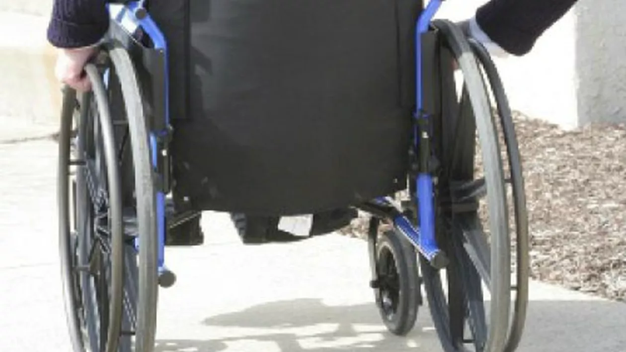 Câmpulung Muscel: Copil cu handicap, în stare gravă la spital după ce a căzut de la geamul şcolii