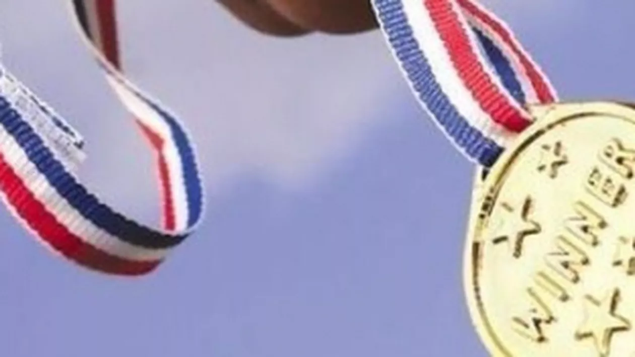 Elevii români au obţinut nouă medalii la competiţiile regionale de informatică