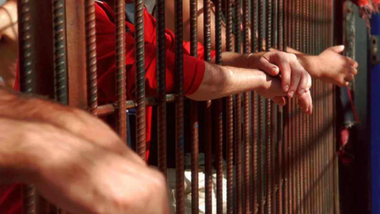 Percheziții la Penitenciarul Jilava: Sunt vizați angajați care introduceau în închisoare heroină ascunsă în telefoane mobile