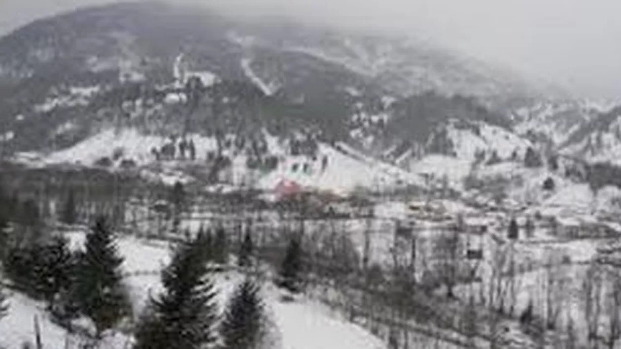 Informare meteorologică: Ninsori și intensificări ale vântului în zonele montane
