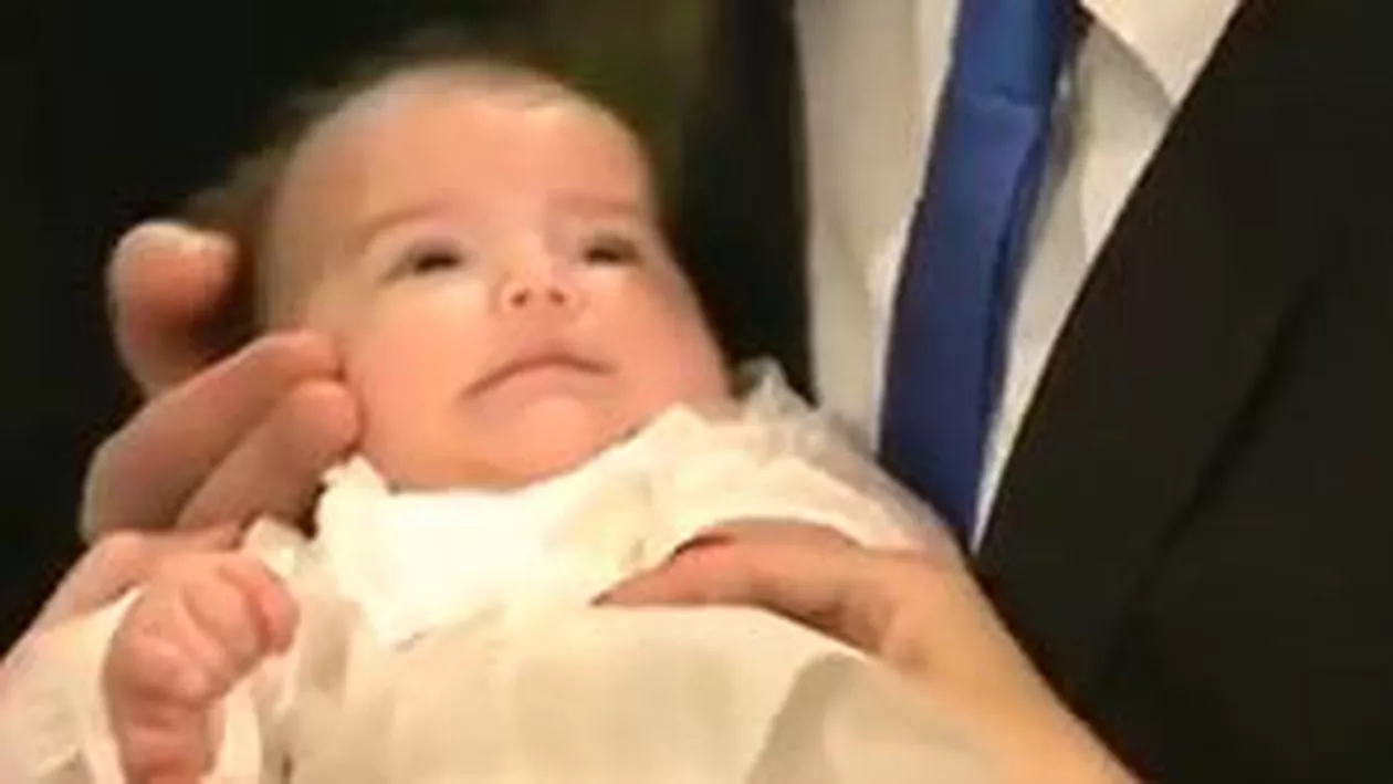 Nepoata preşedintelui Băsescu, Sofia Anais, a fost botezată (VIDEO)