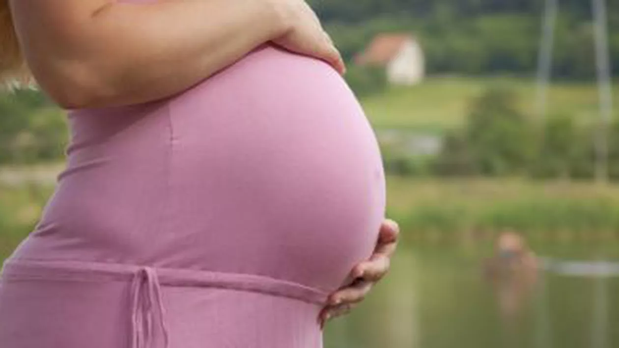 Serviciile sociale din Marea Britanie i-au luat copilul unei femei încă aflat în pântec