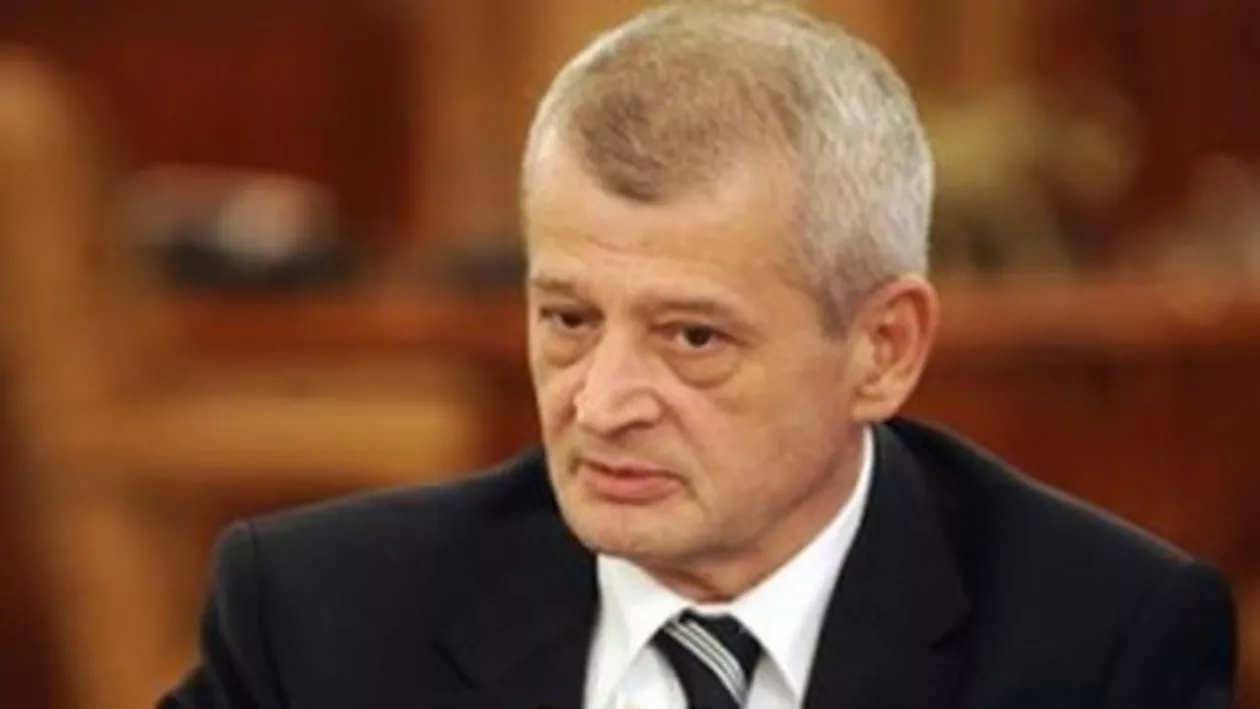 Sorin Oprescu a anunțat că prețul biletelor RATB ar putea crește în 2014