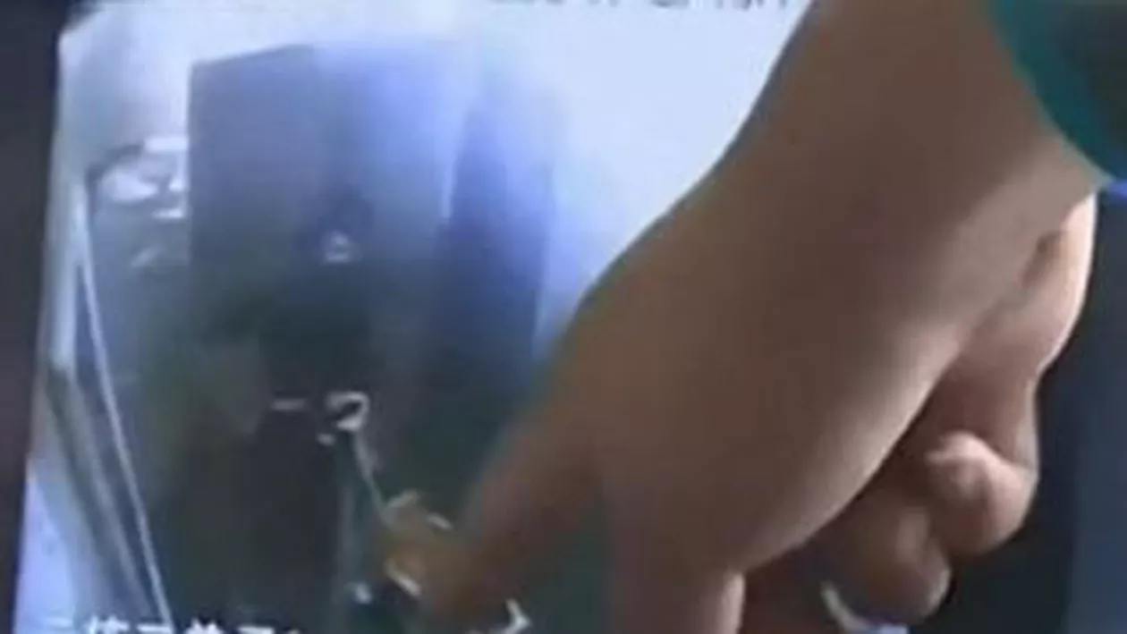 China: Copil de doi ani, ucis de o fetiță de 10 ani, după ce mama lui l-a uitat în lift (VIDEO)