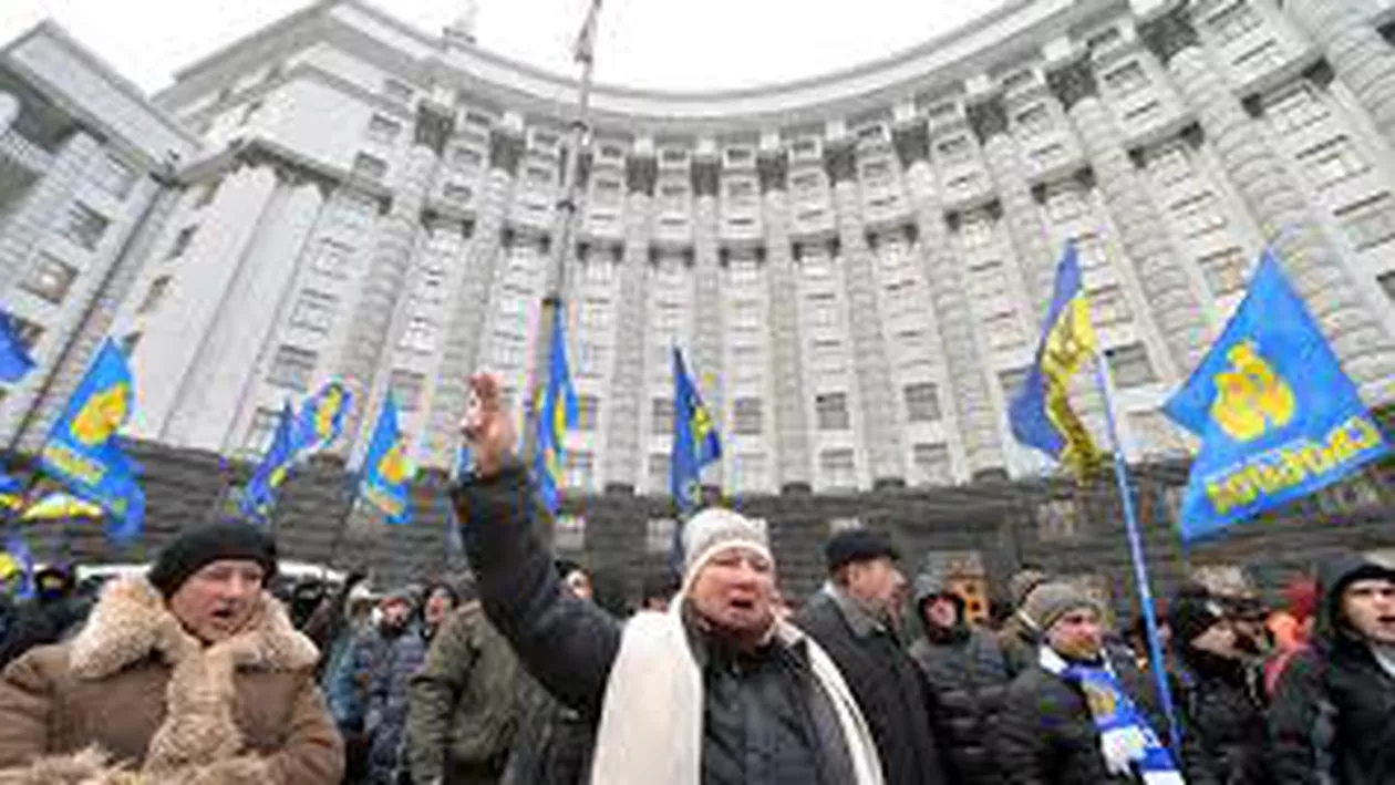 Kiev, în continuare scena protestelor: Un bărbat a fost găsit mort în Piața Independenței
