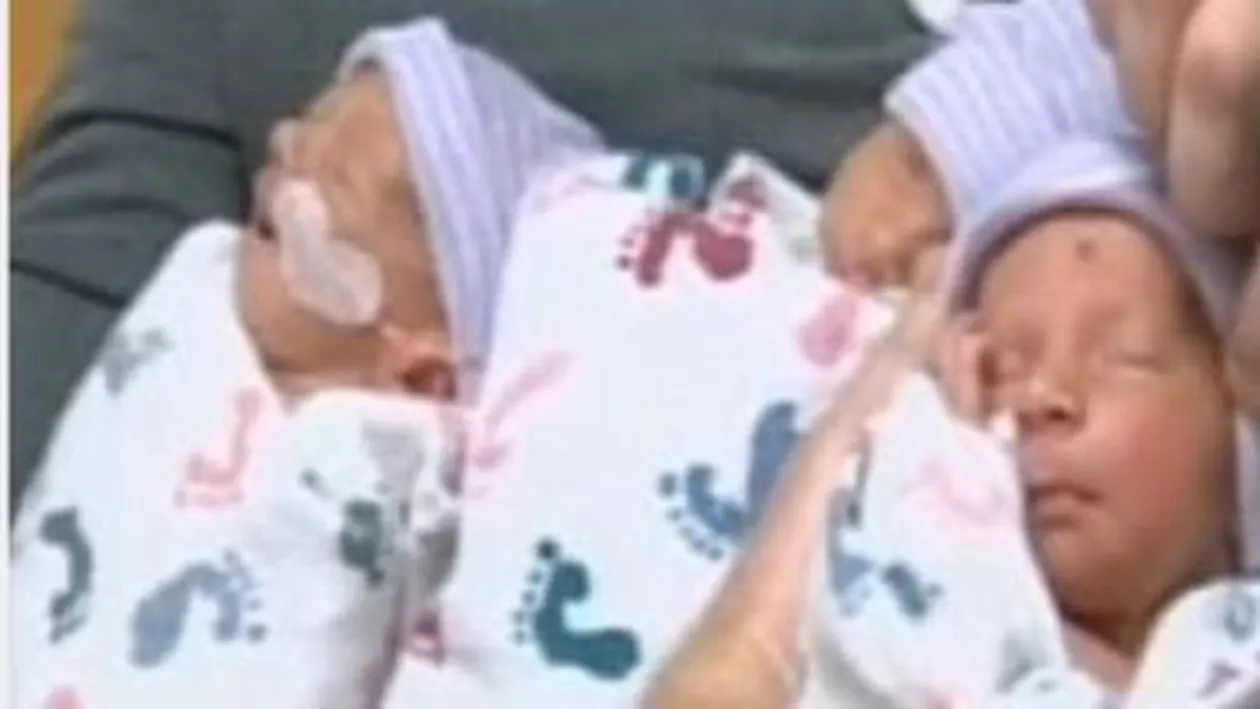 SUA: O femeie a adus pe lume tripleți identici, un caz la 100 de milioane de nașteri
