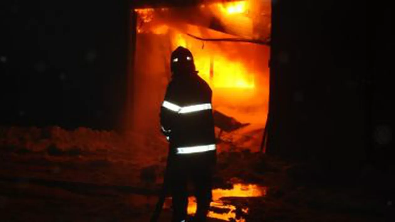 Incendiu în Bacău, la o conductă de gaze, în timpul intervenției unei echipe a furnizorului