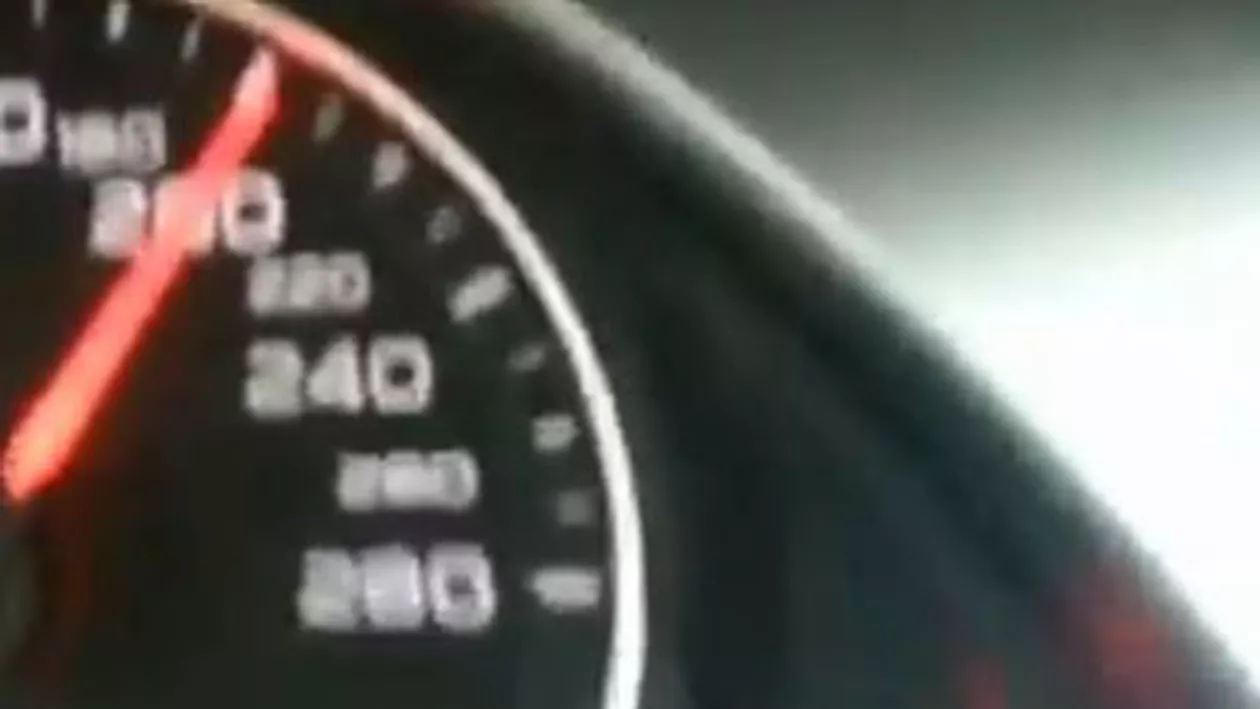 Cluj: Un tânăr s-a filmat conducând cu 250 km pe Autostrada Transilvania