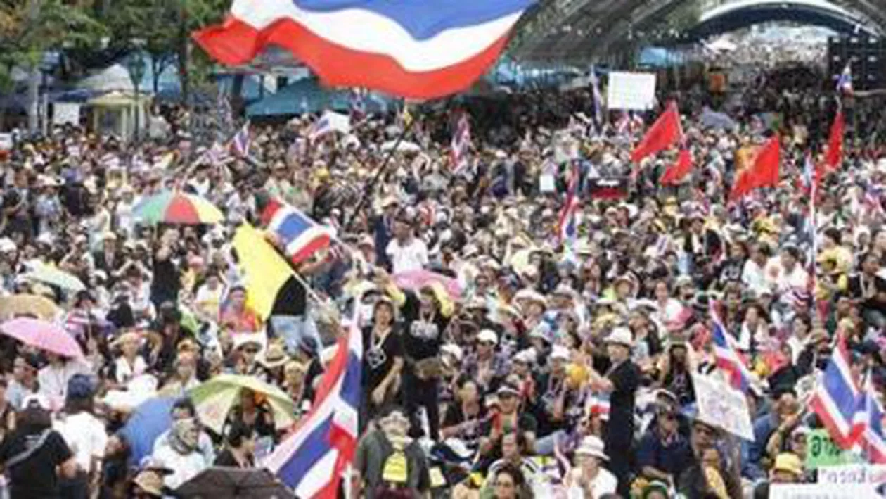 Premierul thailandez a anunțat dizolvarea Parlamentului și convocarea de alegeri: Manifestanții nu renunță la solicitări