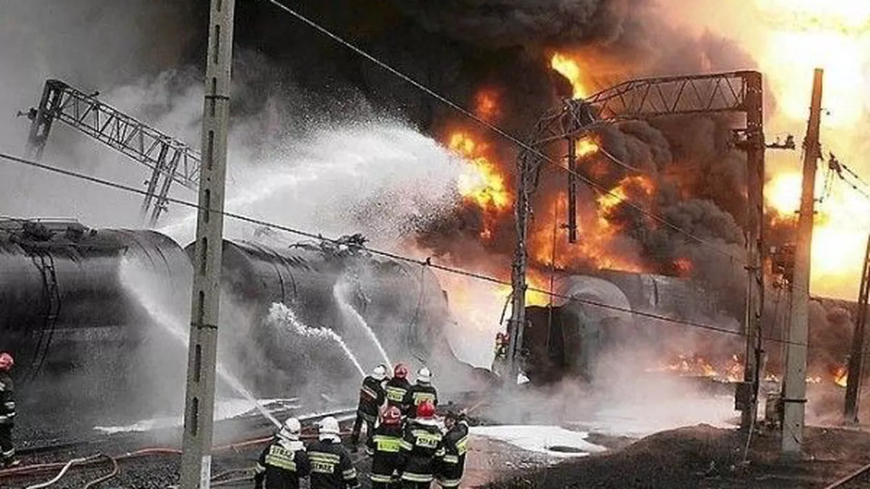 Indonezia: Cel puțin 4 morți după ce un tren de călători s-a ciocnit cu o cisternă