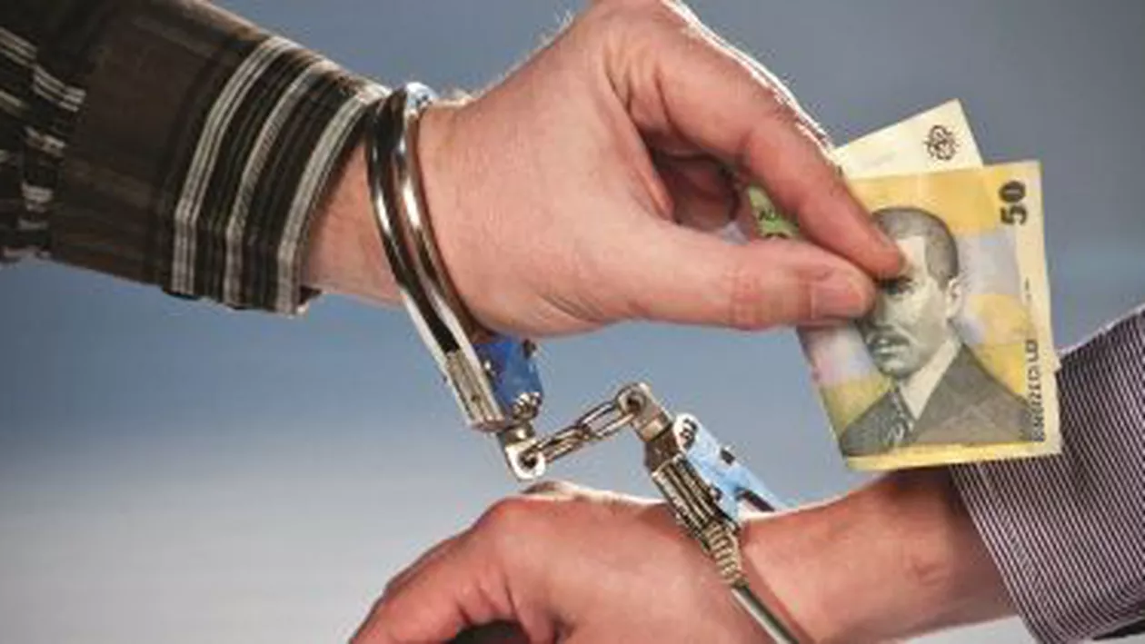 Polițiști brașoveni, trimiși în judecată pentru luare de mită