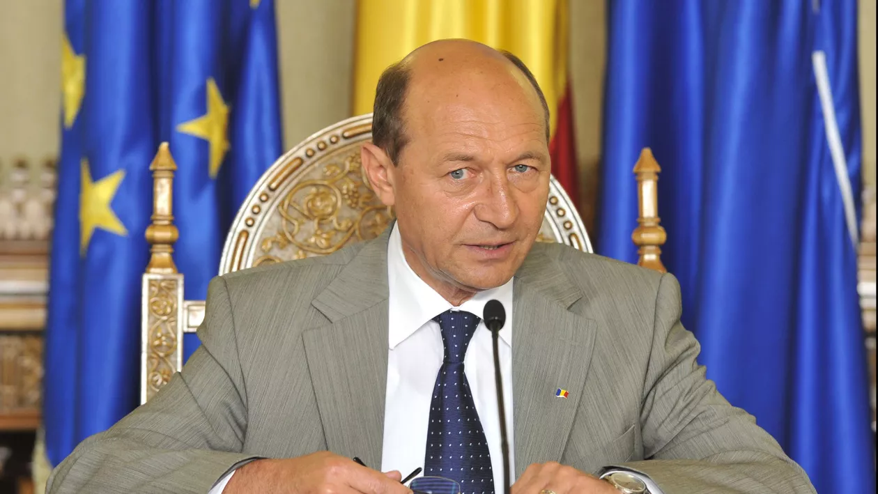 Băsescu i-a decorat pe deputații moldoveni care au contribuit la recunoaşterea limbii române la Chişinău