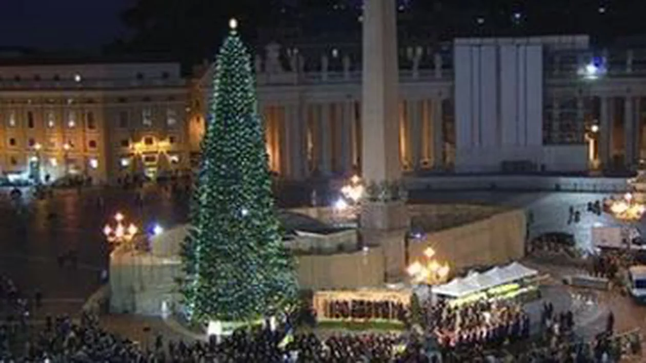 Luminile bradului din Piața Sfântul Petru, aprinse de Papa Francisc