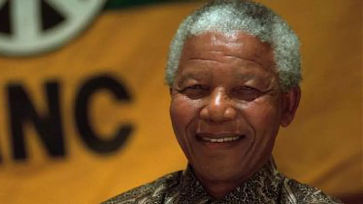 Trupul neînsuflețit al lui Nelson Mandela a fost dus la Qunu