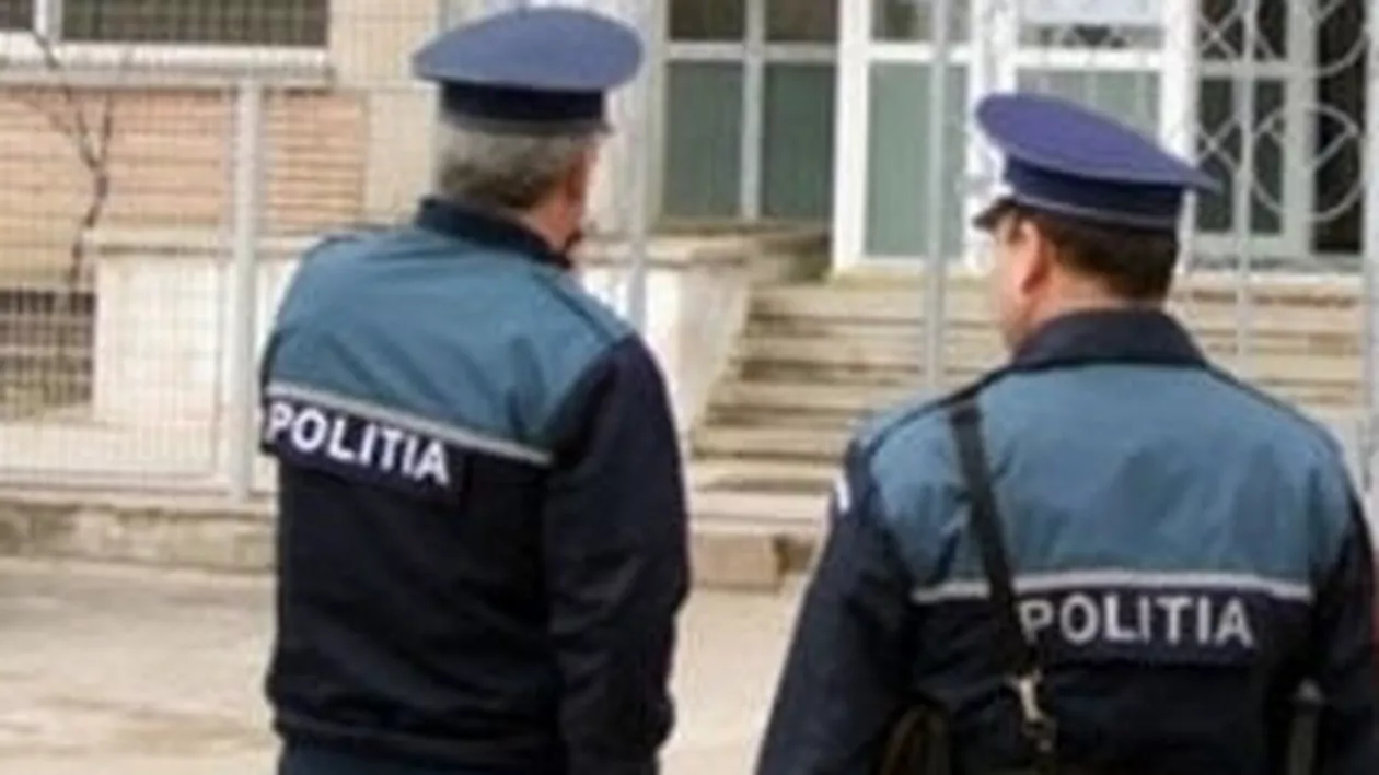 Doi poliţişti locali din Râmnicu Vâlcea, trimişi în judecată pentru fapte de corupţie