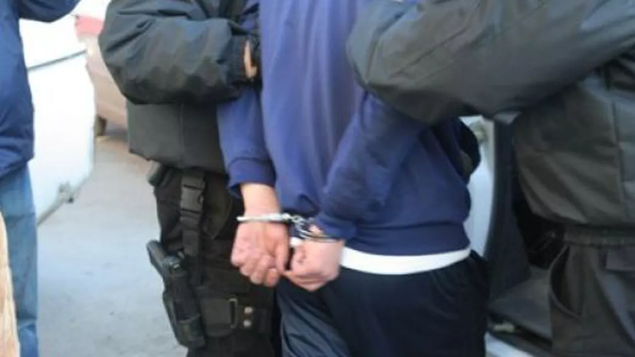 Suceava: Adolescent reținut după ce şi-a ucis bunicul cu mai multe lovituri de cuţit