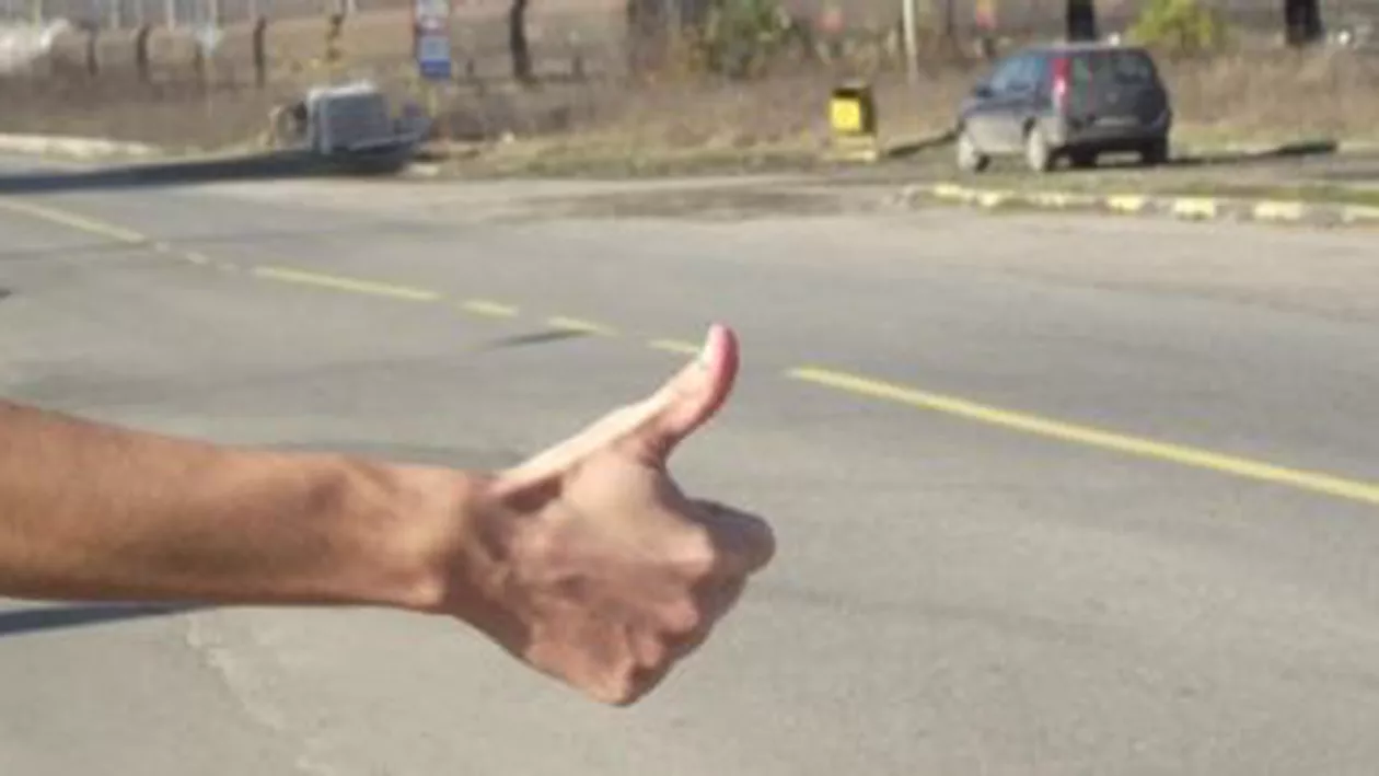 Amenzi cuprinse între 1.000 și 5.000 de lei pentru șoferii care iau autostopiști, potrivit unui proiect de ordonanță de urgență al Ministerului Transporturilor