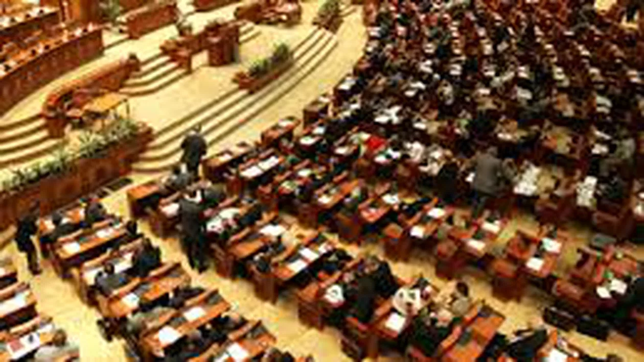Opt parlamentari PPDD, 4 senatori şi 4 deputaţi, au trecut la UNPR