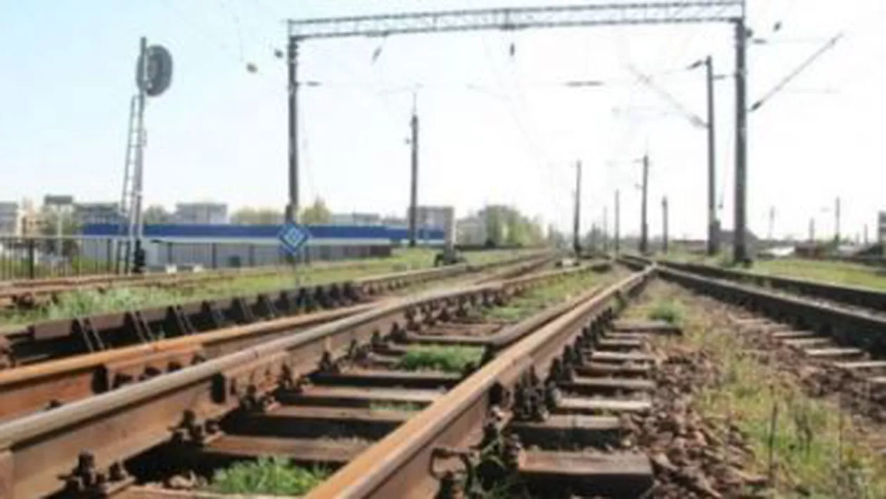 Iași: O tânără de 18 ani s-a aruncat în fața unui tren după ce s-a certat cu părinții din cauza unei note mici primite la școală