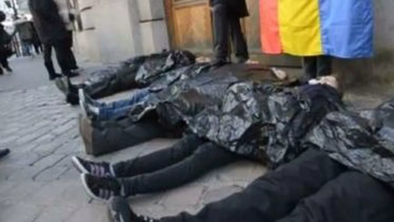 Flash mob inedit la ambasada României la Paris, pentru salvarea Roșiei Montane