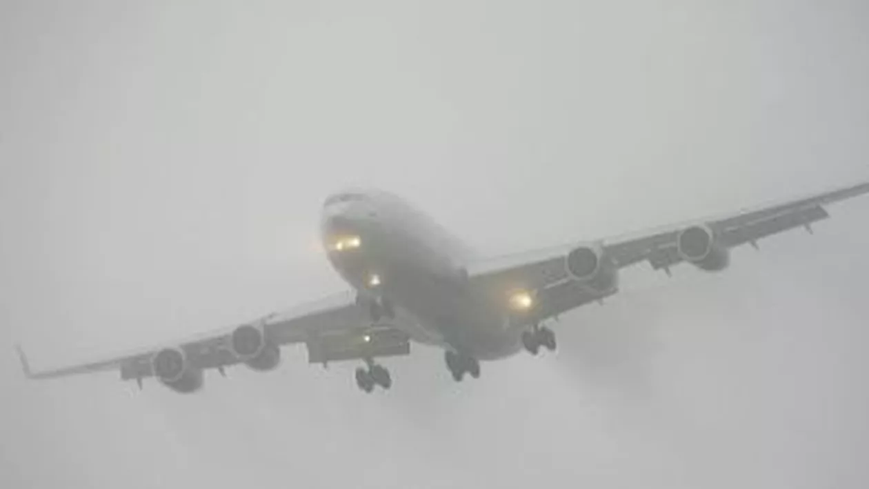 Ceața cauzează noi probleme pe Aeroportul Sibiu: Un zbor a fost anulat, iar un altul a fost redirecționat spre Timișoara