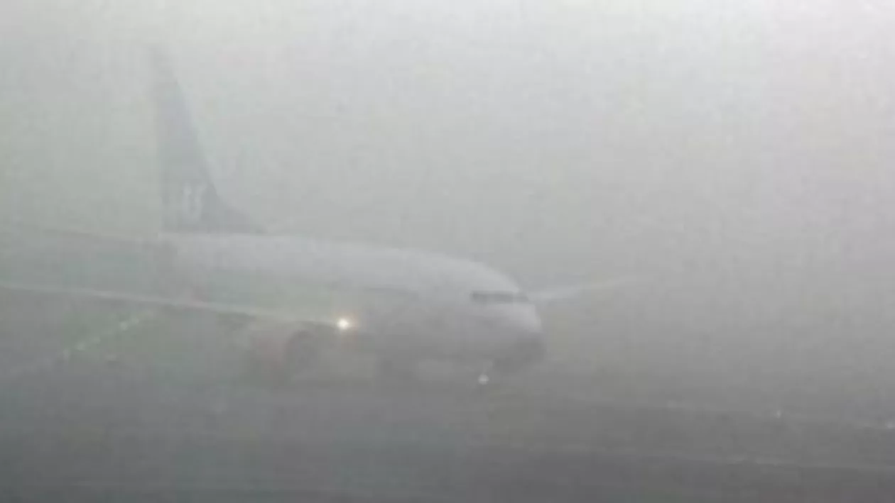 Chișinău: Zeci de români, blocați pe aeroport după ce avionul a fost redirecționat de la Iași