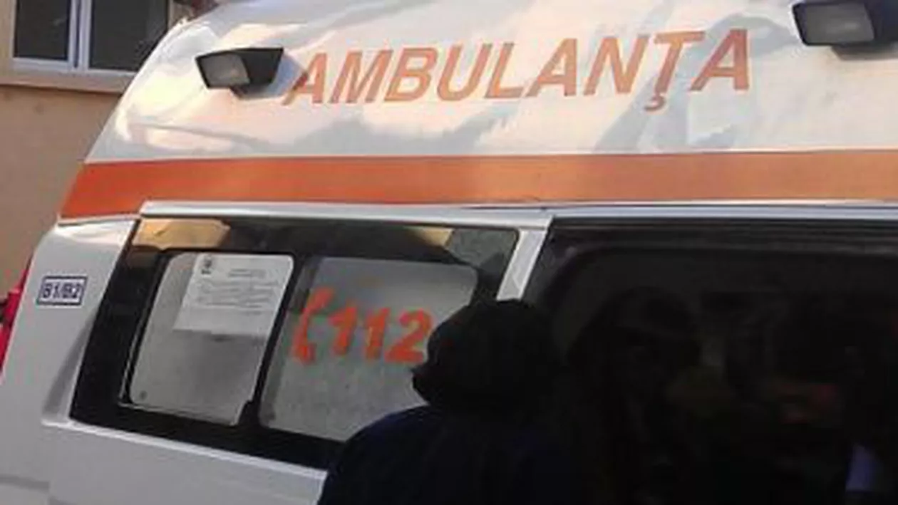 Iași: Doi copii aflați la colindat, accidentați de o mașină