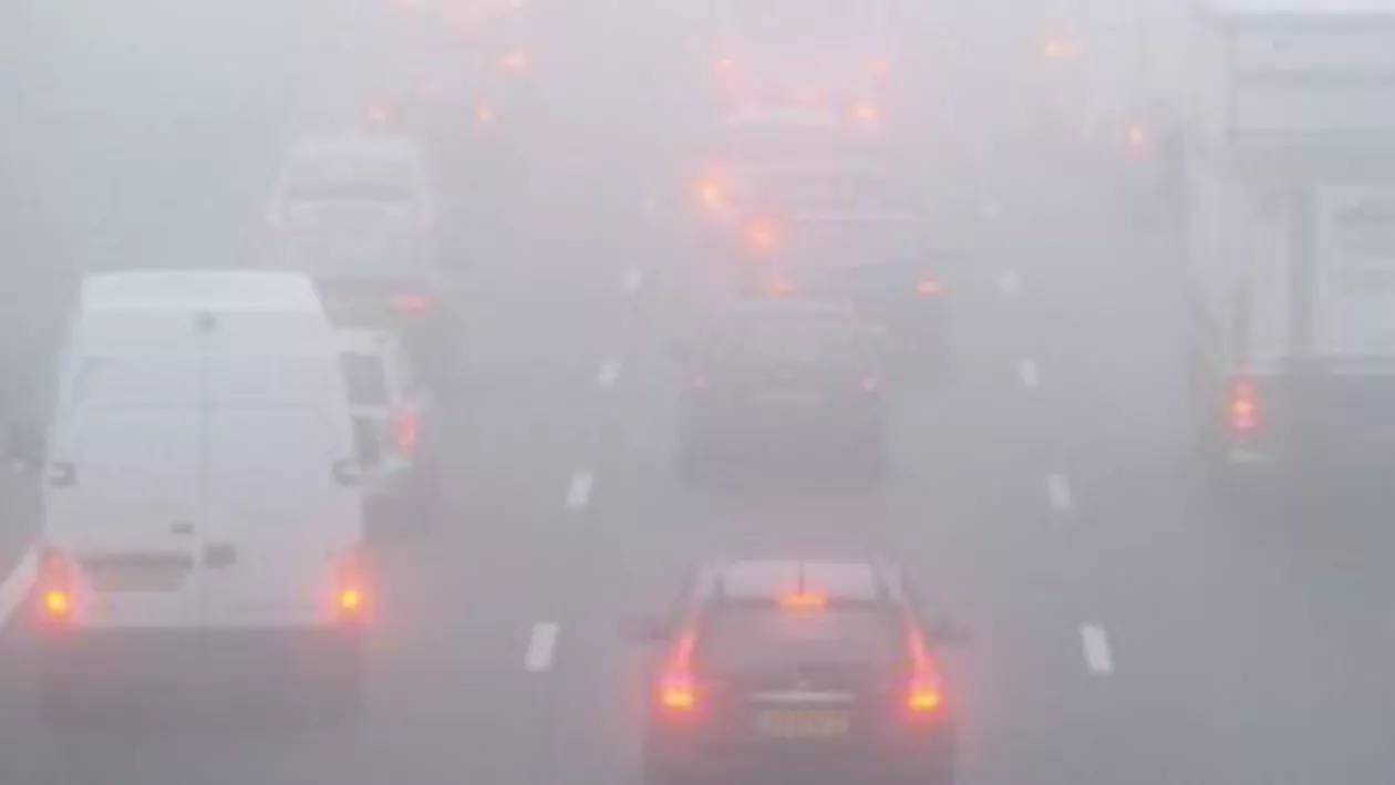 Circulație îngreunată în mai multe județe din țară din cauza ceții