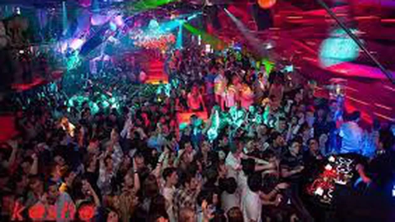 Tinerii au invadat cluburile din București în noaptea de Crăciun (VIDEO)