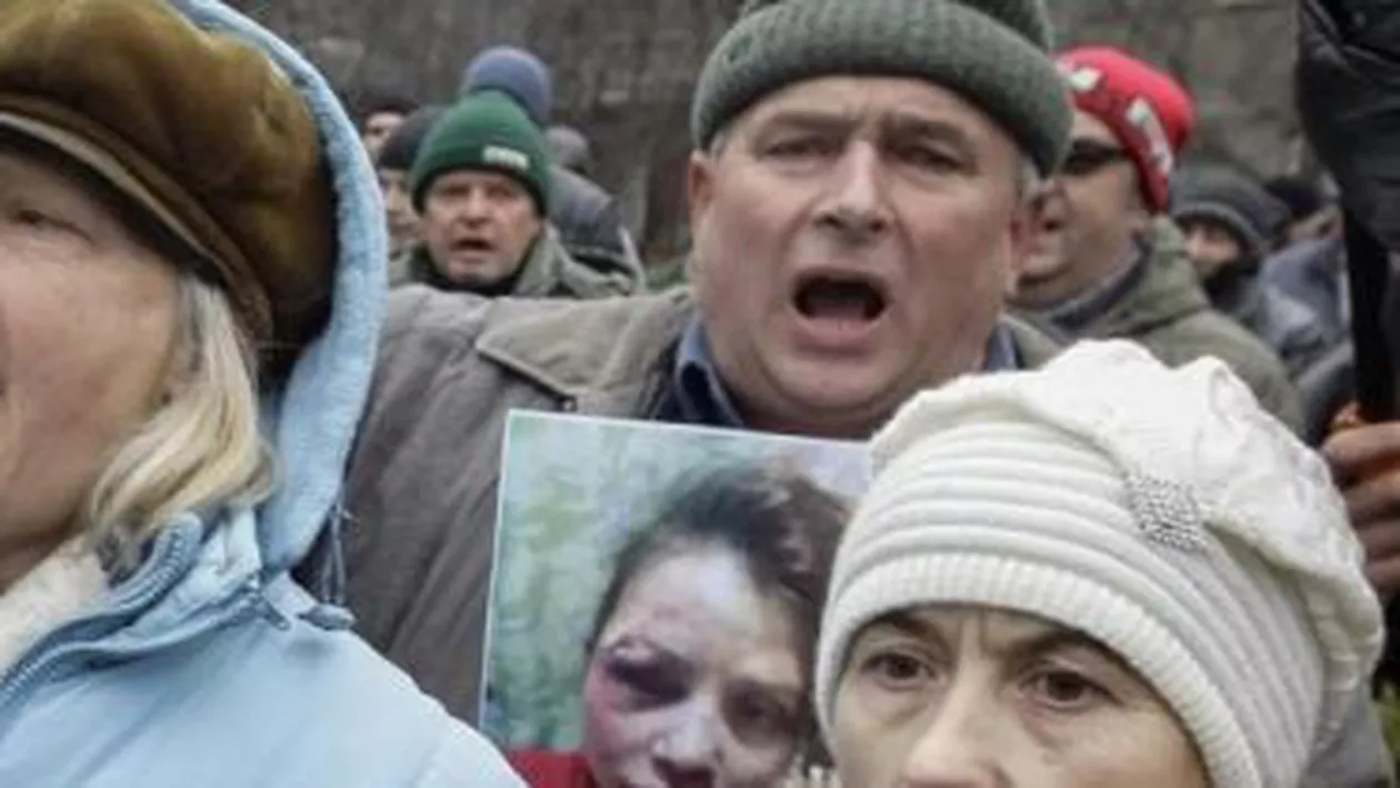 Kiev: Sute de persoane cer demisia ministrului ucrainean de Interne, în urma agresării unei jurnaliste