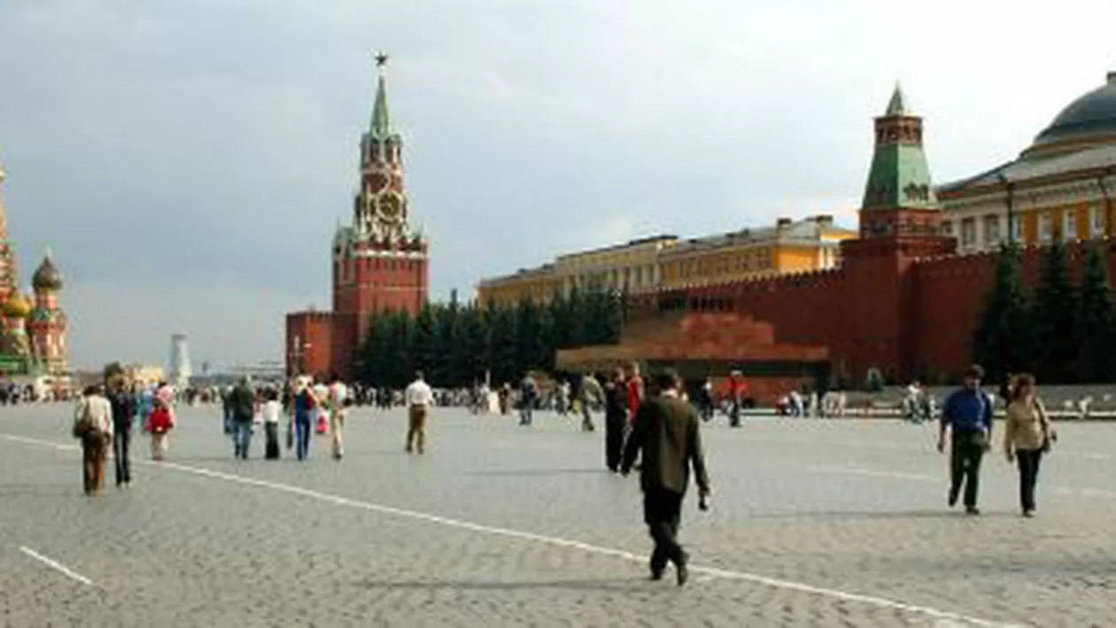 Piața Roșie din Moscova, evacuată după ce o femeie a abandonat un pachet suspect în mijlocul străzii