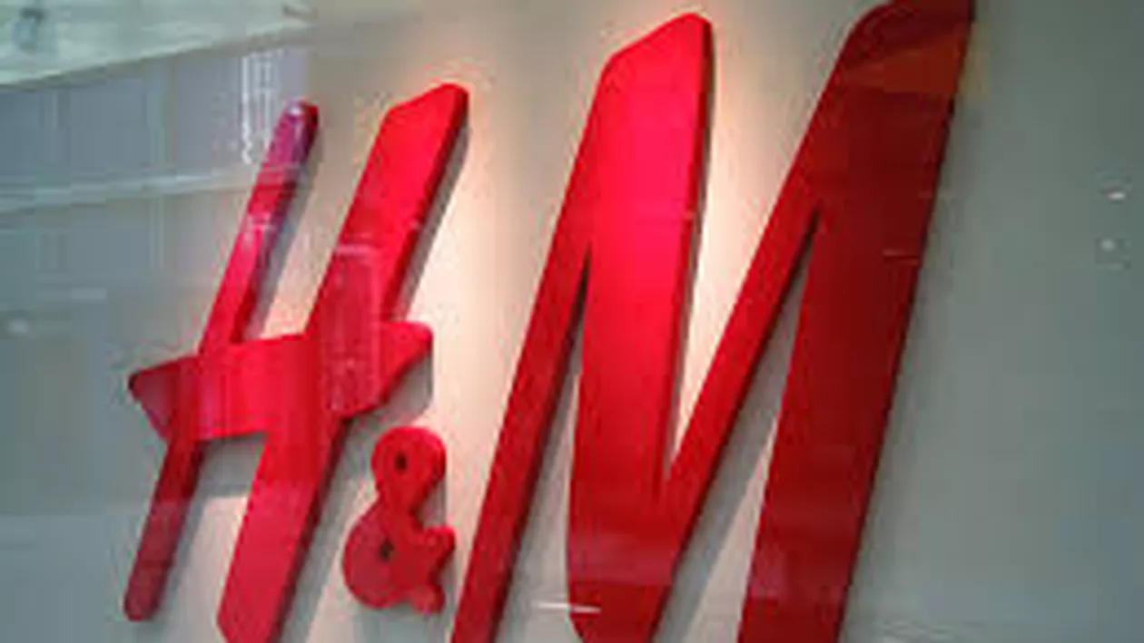 Retailerul H&M ar putea fi dat în judecată pentru o colecţie de tricouri cu mesaj considerat a fi satanist