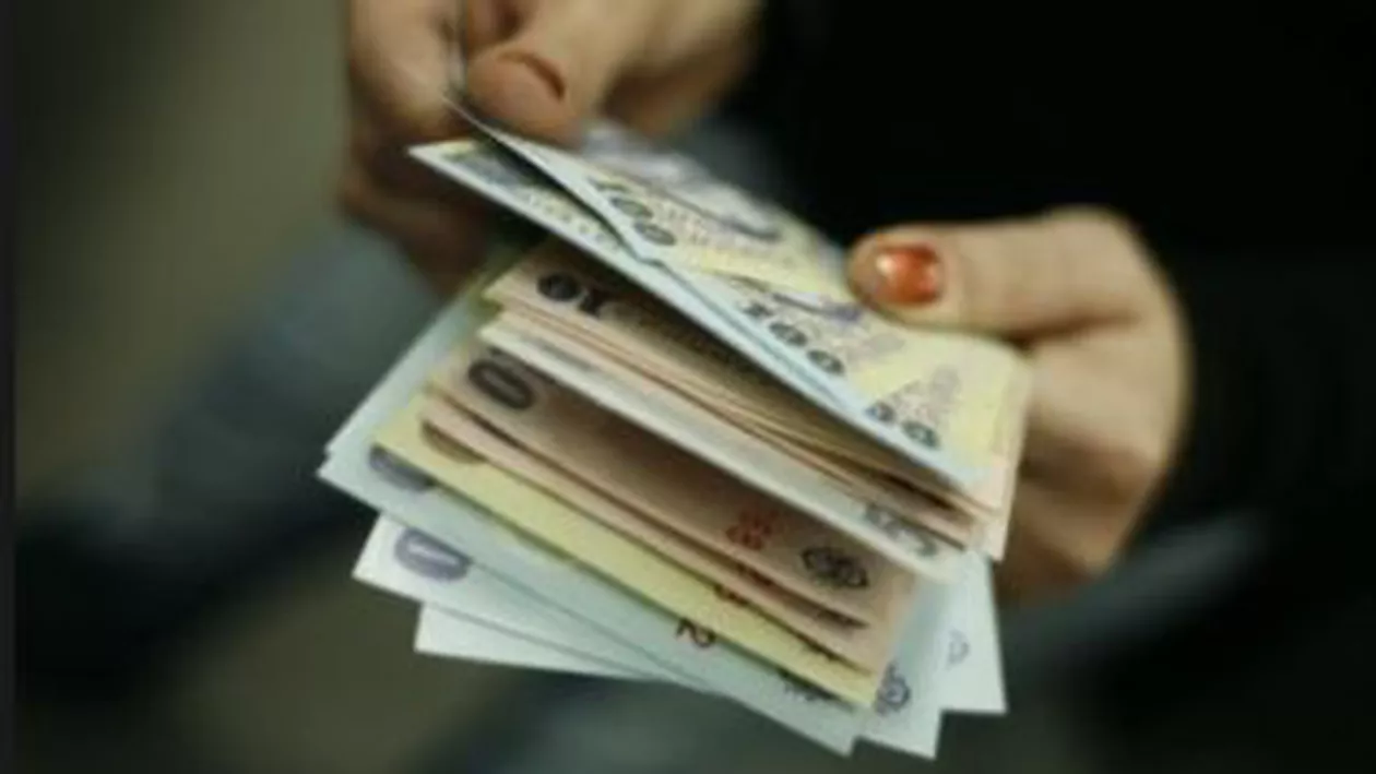 Salariul minim brut a crescut, de la 1 ianuarie, de la 800 la 850 de lei
