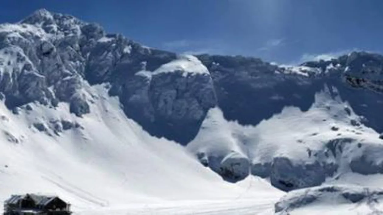 Sibiu: O tânără de 22 de ani, recuperată de salvamontiști după ce s-a lovit la gleznă în Munții Făgăraș