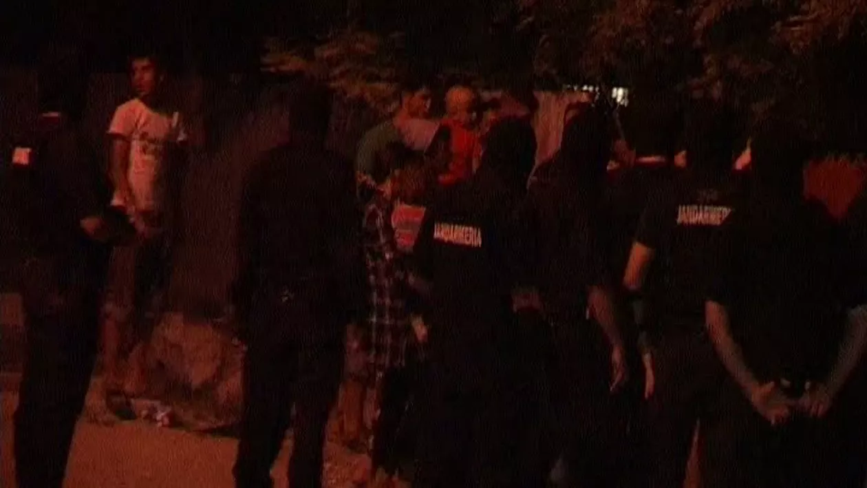 Revelion cu bătaie la Giugiu: Șase tineri au fost reținuți de polițiștii care au deschis focul pentru a-i potoli