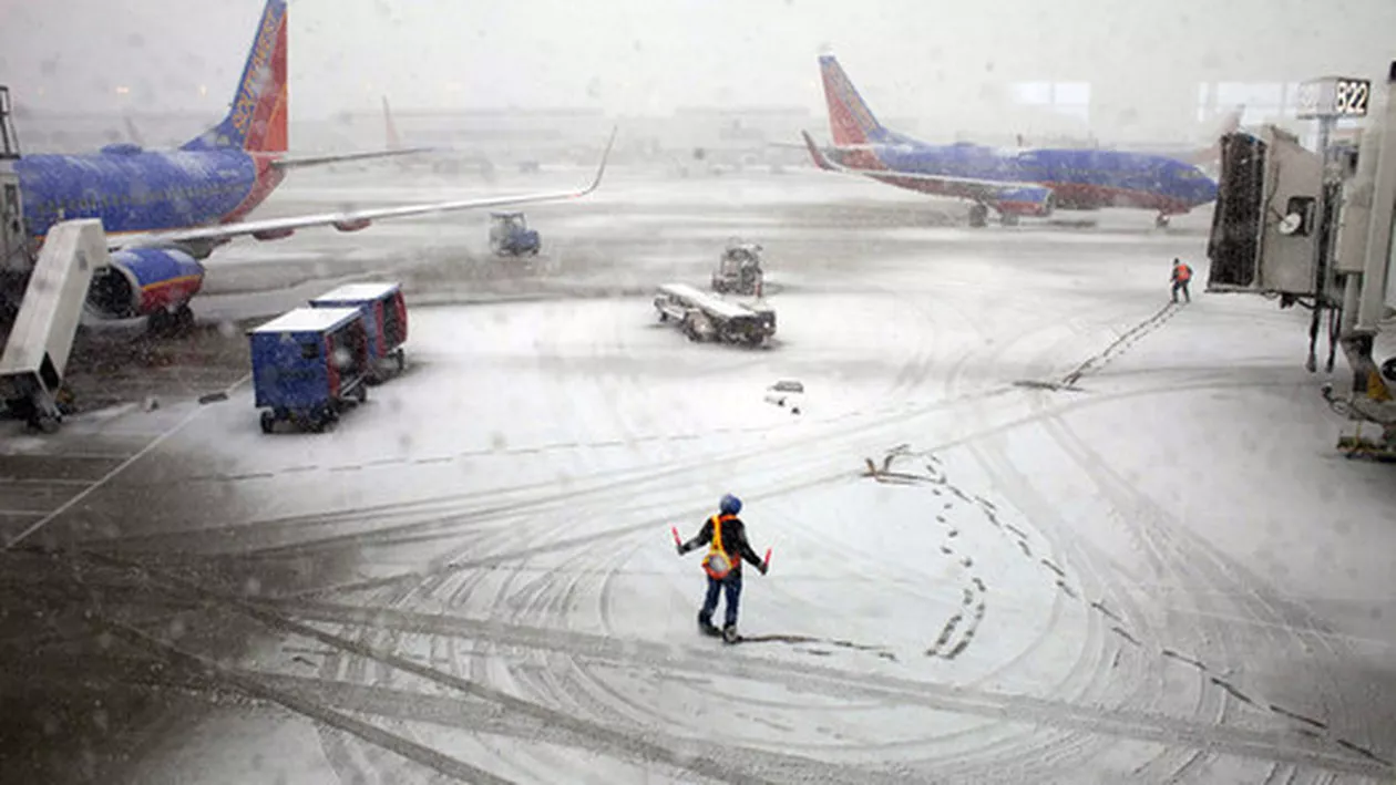 Aeroportul internaţional JFK din New York a fost redeschis parţial, după furtuna de zăpadă