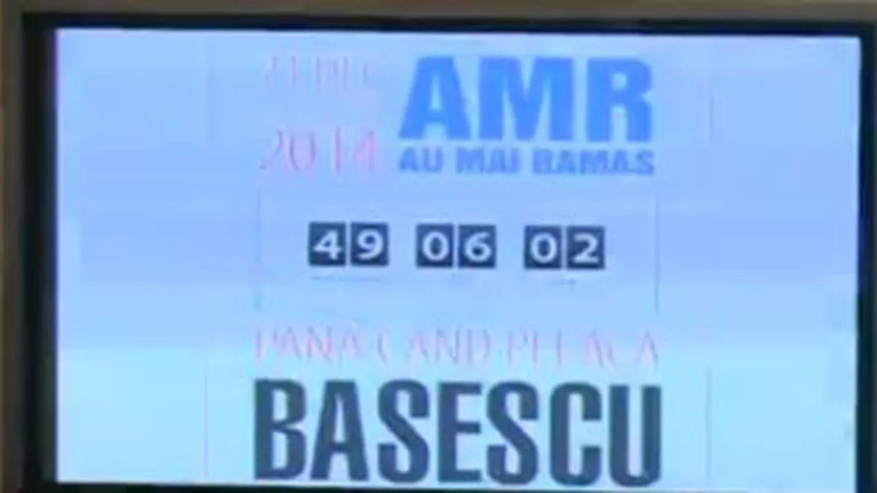 Mesaje cu ”AMR Băsescu”, postate pe ecranele din sala BPN al PSD, în prima ședință din 2014