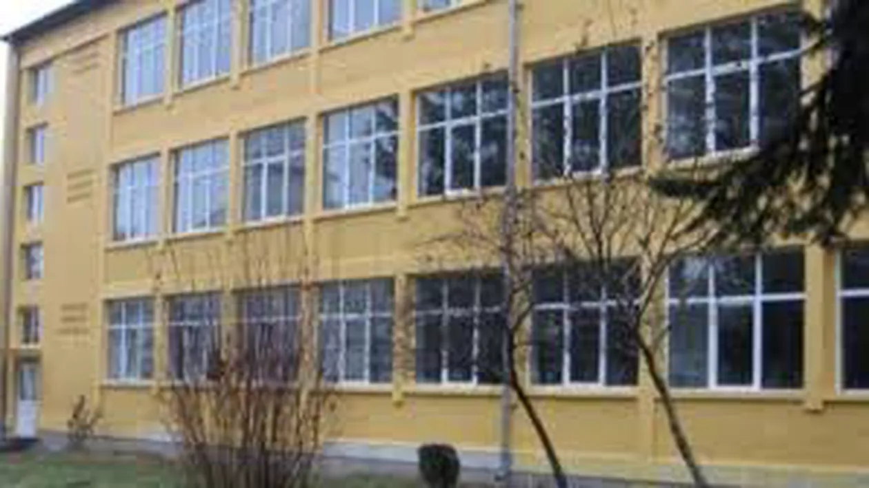 București: Părinții de la Școala nr. 10 au depus plângere penală în cazul învățătoarei șpăgare