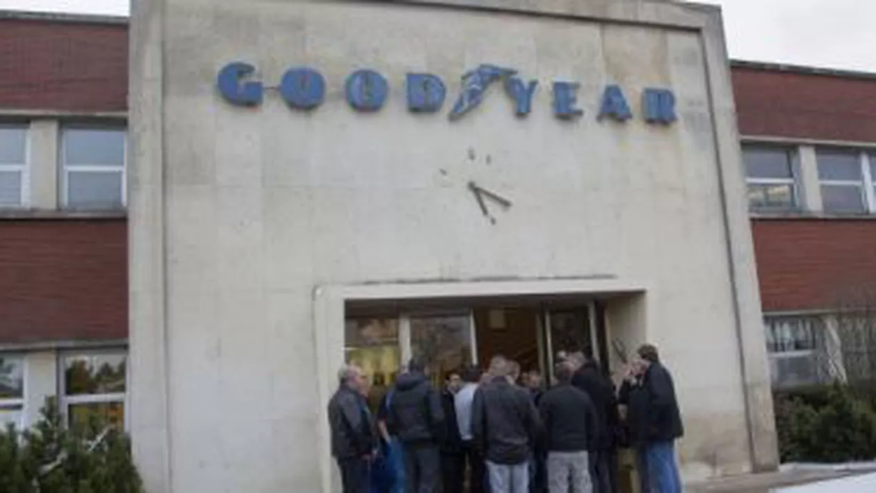 Franța: Doi directori, luați ostatici la o uzină Goodyear, în timpul unor negocieri dure