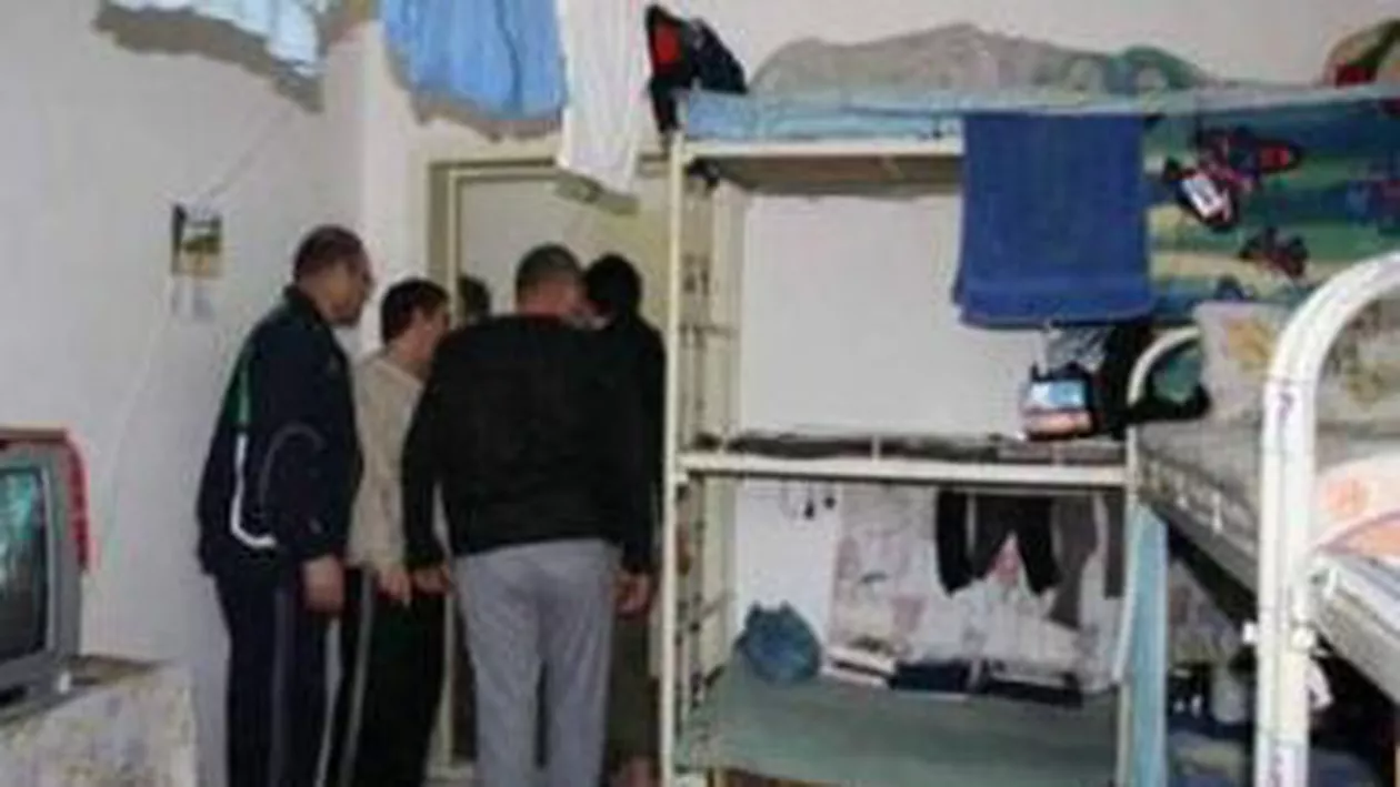 Anchetă la Penitenciarul Colibaşi după ce deţinuţii au postat pe Facebook fotografii de la masa de Revelion