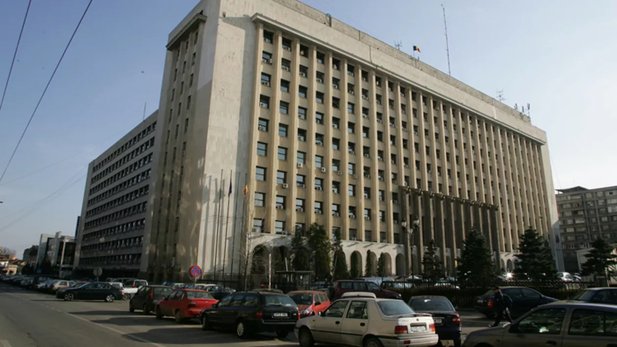 Ministerul Transporturilor a sesizat DNA după un control la CFR, având indicii privind săvârşirea unor infracţiuni