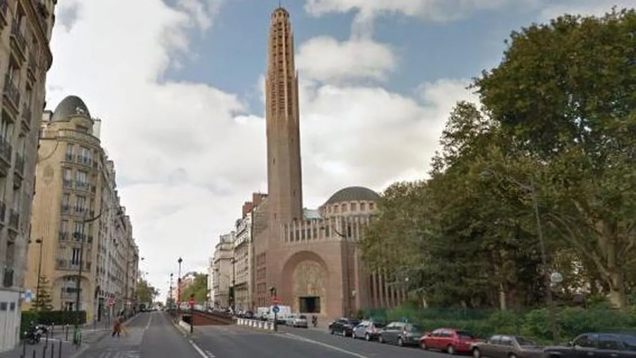 Un român suspectat de profanarea unei biserici a fost arestat la Paris